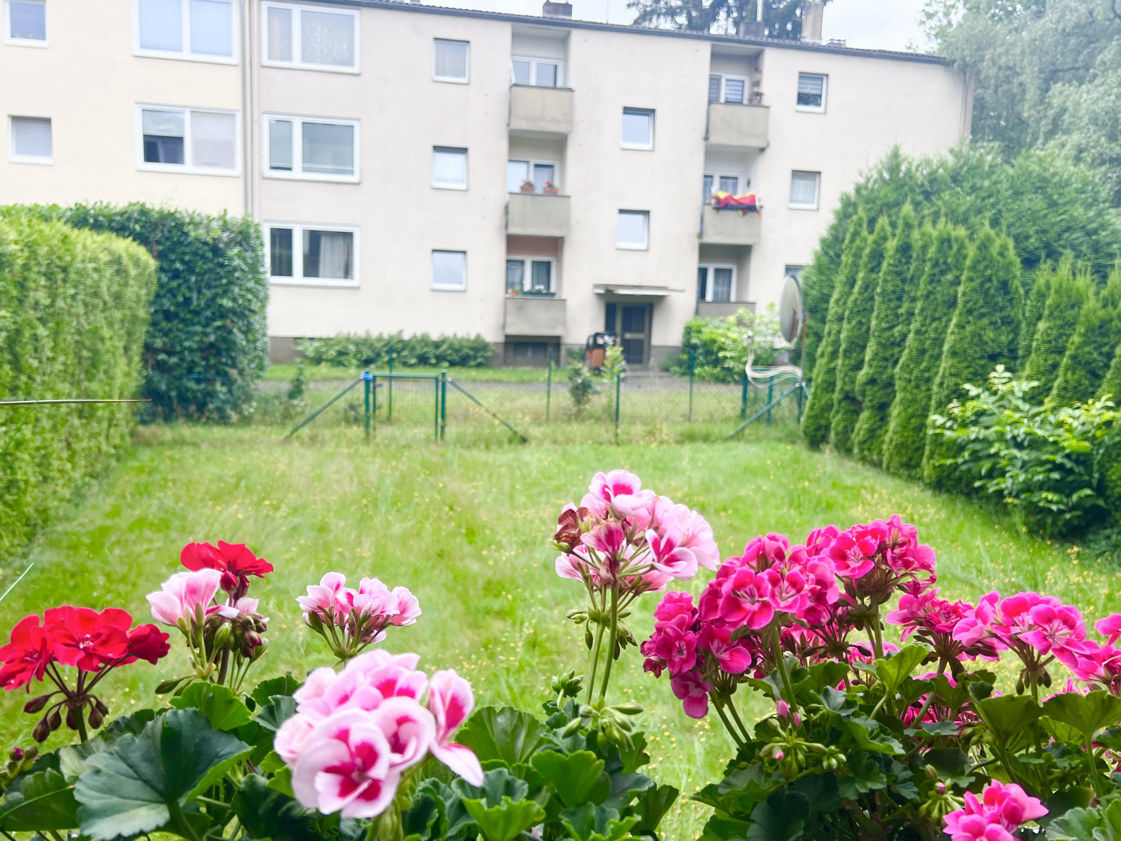 Schöne Gartenwohnung mit Charme in Düsseldorf Rath/Grenze Mörsenbroich